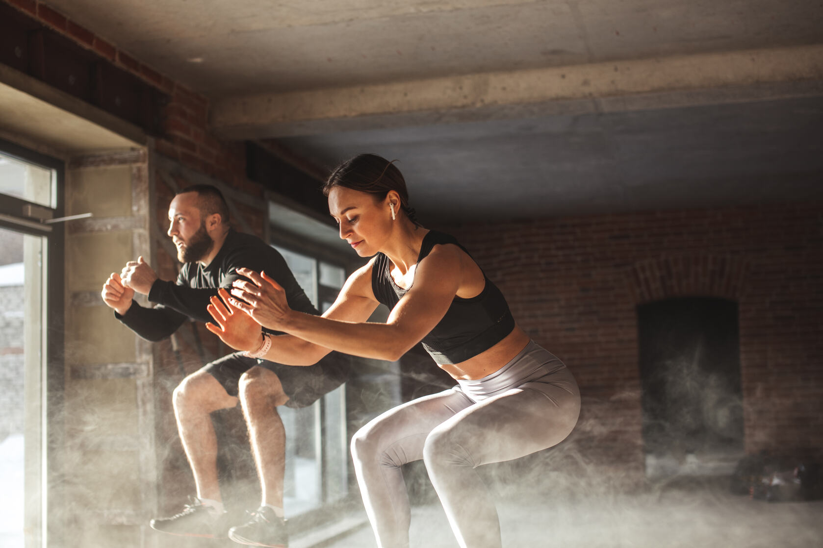 dos personas practicando entrenamiento funcional