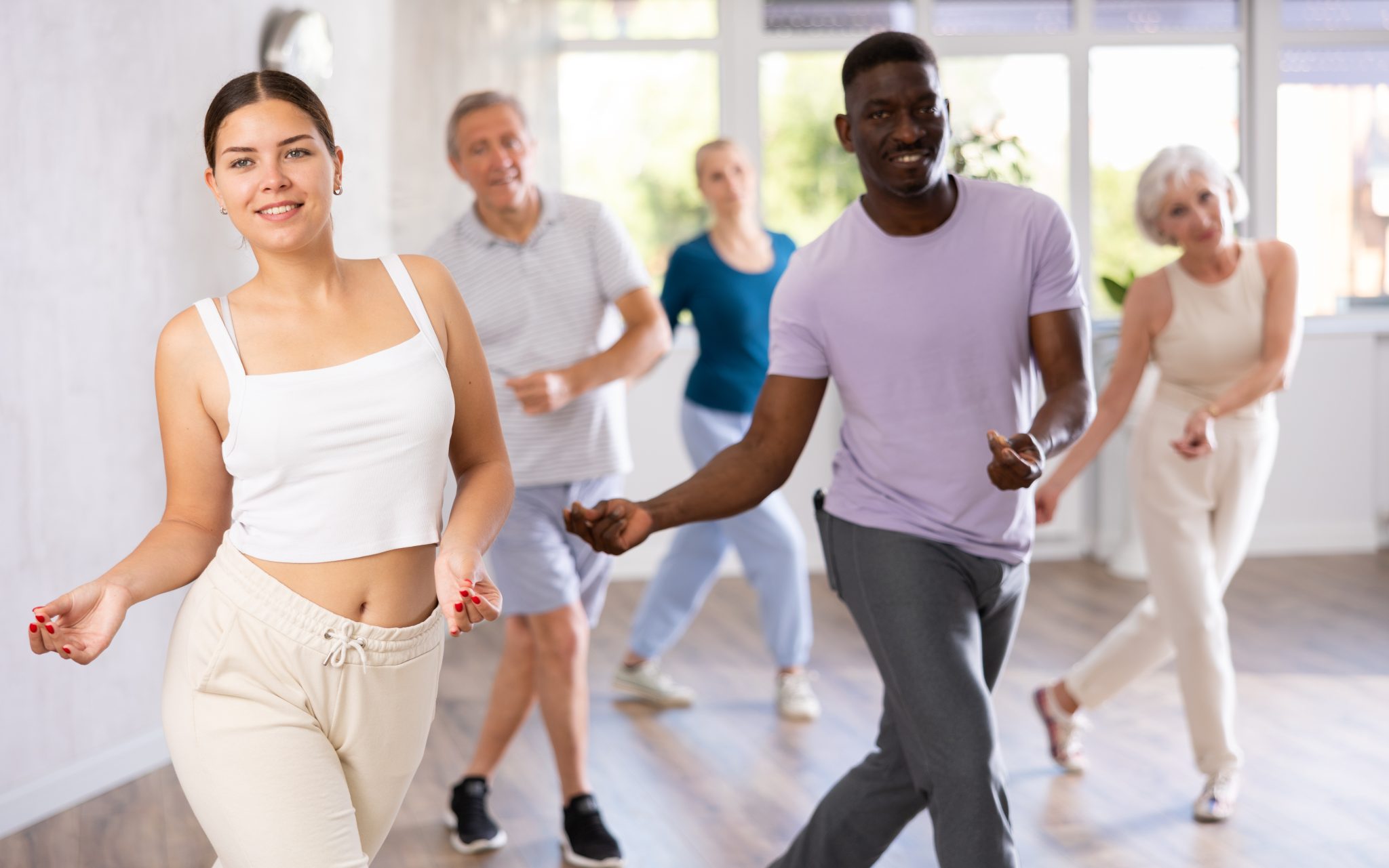 groupe de personne qui danse