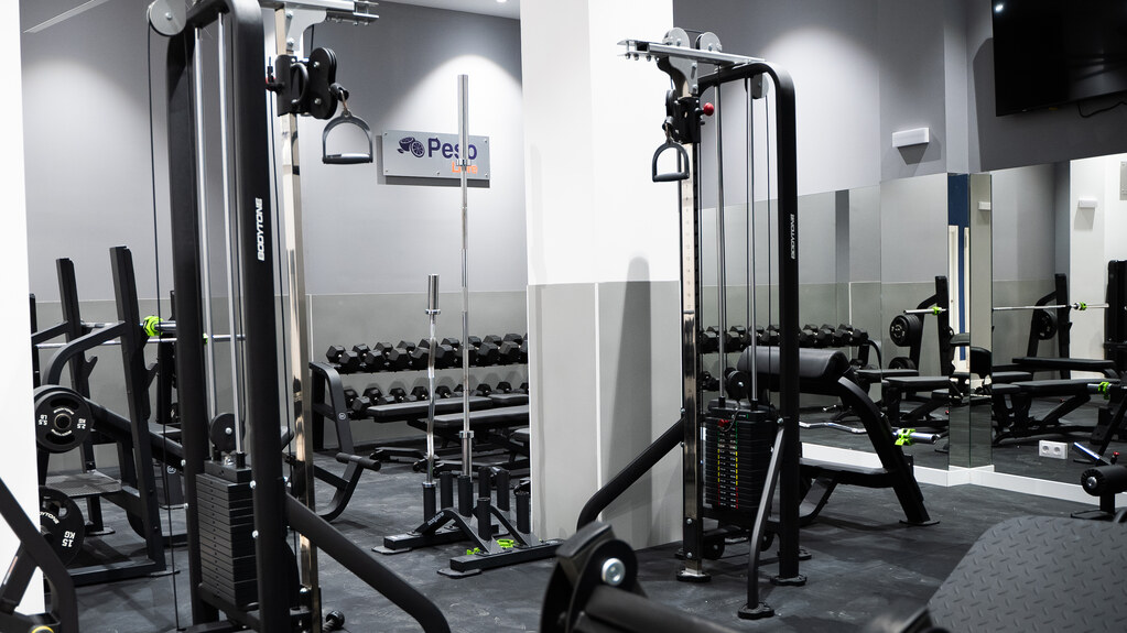 equipamiento fitness nuevo gimnasio