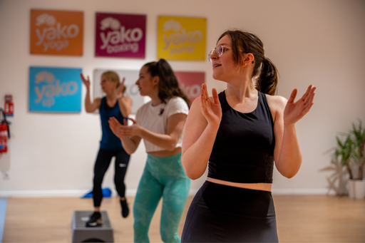 step ambiance salle de sport lorange bleue