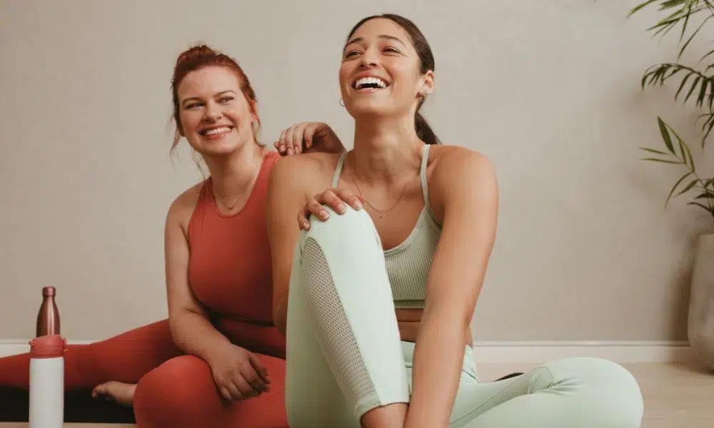 chicas haciendo yoga